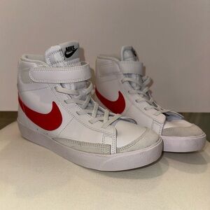 Nike White and Red High-Tops